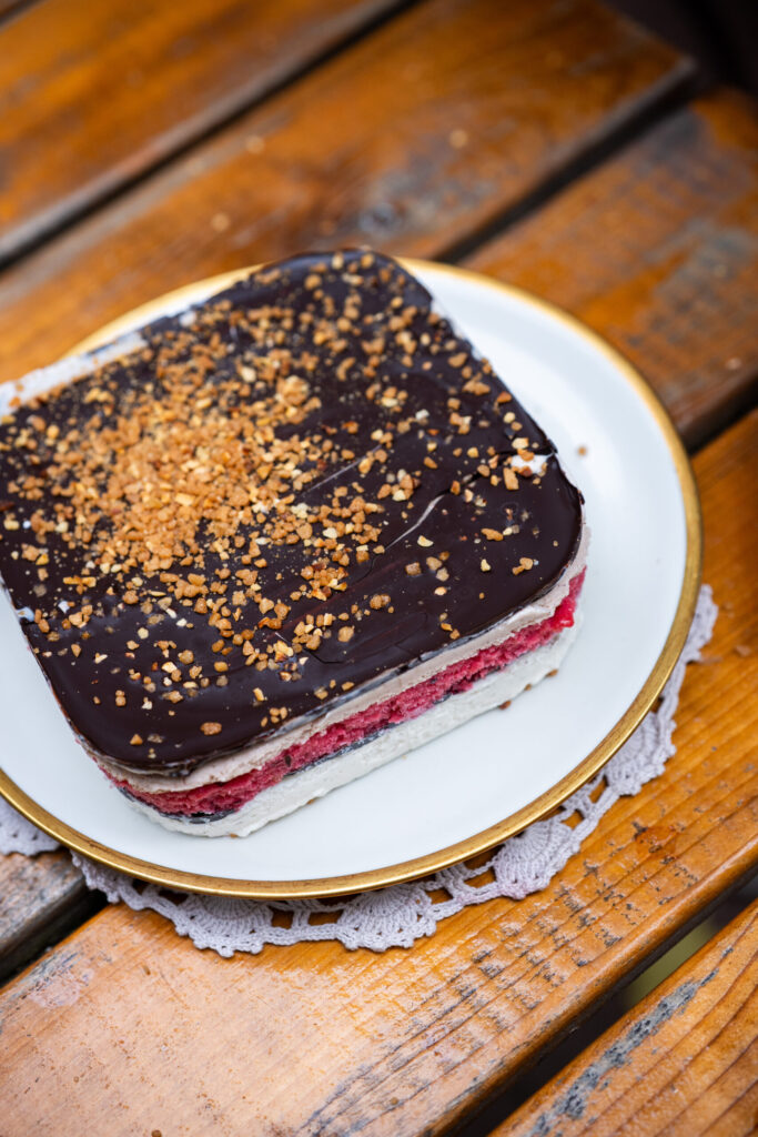 Eistorte „Meis meets Winterpflaume"